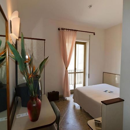 Hotel Serapo Gaeta Kültér fotó